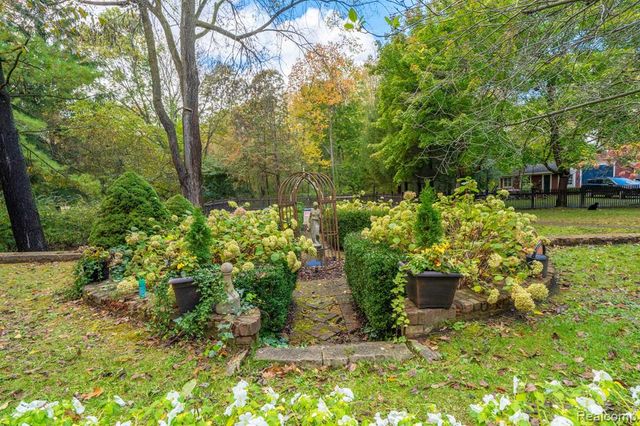 6230 Winkler Mill Road, Rochester Hills, MI 48306