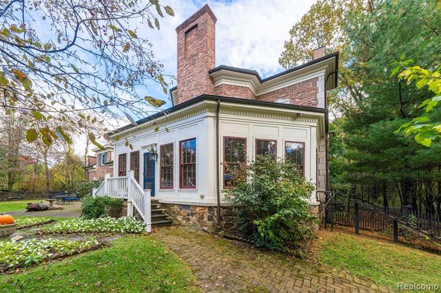 6230 Winkler Mill Road, Rochester Hills, MI 48306