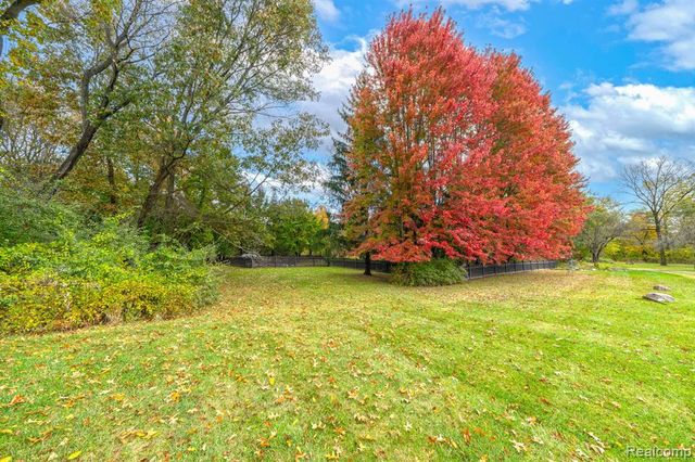 6230 Winkler Mill Road, Rochester Hills, MI 48306