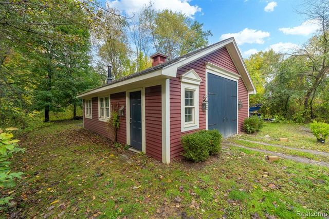 6230 Winkler Mill Road, Rochester Hills, MI 48306