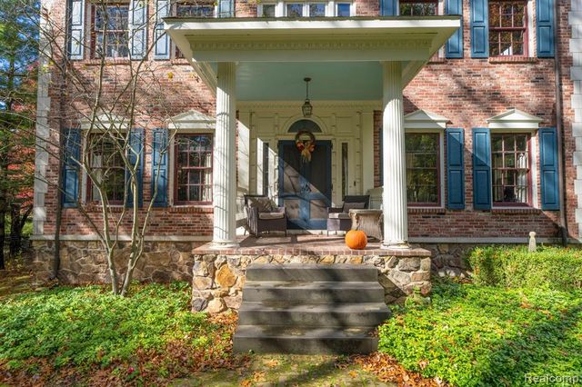6230 Winkler Mill Road, Rochester Hills, MI 48306