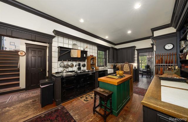 6230 Winkler Mill Road, Rochester Hills, MI 48306