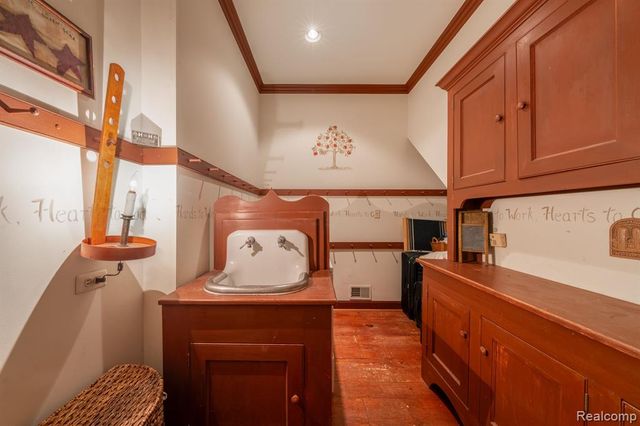 6230 Winkler Mill Road, Rochester Hills, MI 48306