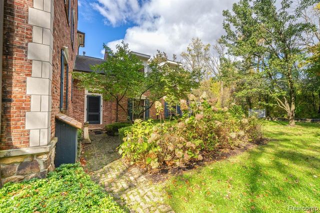6230 Winkler Mill Road, Rochester Hills, MI 48306