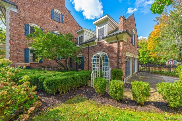 6230 Winkler Mill Road, Rochester Hills, MI 48306