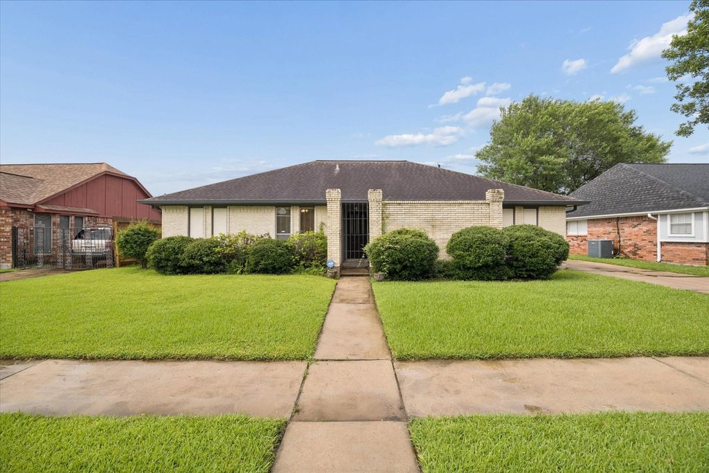 10328 Rocky Hollow Road, La Porte, TX 77571