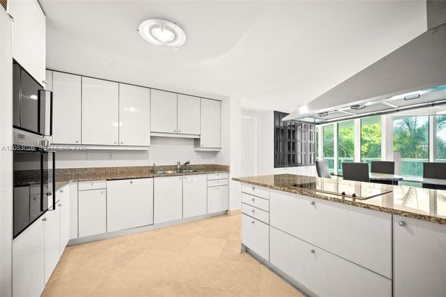 1643 Brickell Ave 702, Miami, FL 33129