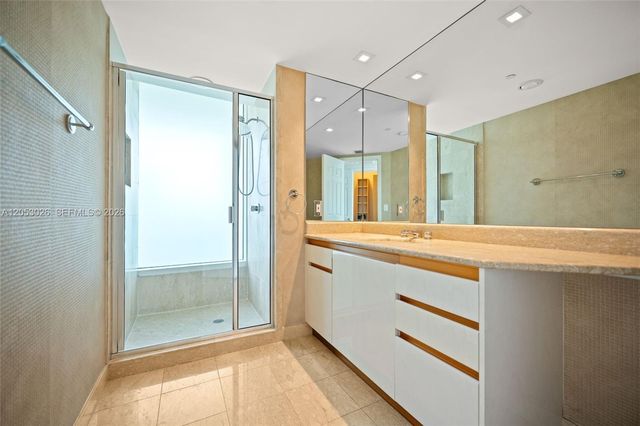 1643 Brickell Ave 702, Miami, FL 33129