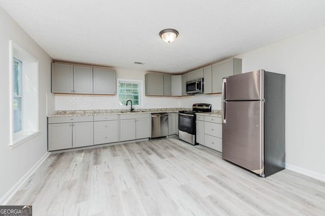 3584 Log Cabin Drive, Macon, GA 31204