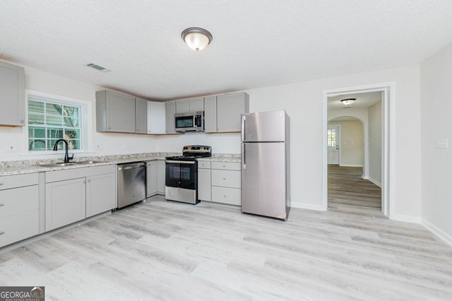 3584 Log Cabin Drive, Macon, GA 31204