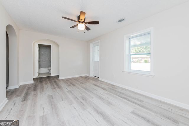 3584 Log Cabin Drive, Macon, GA 31204