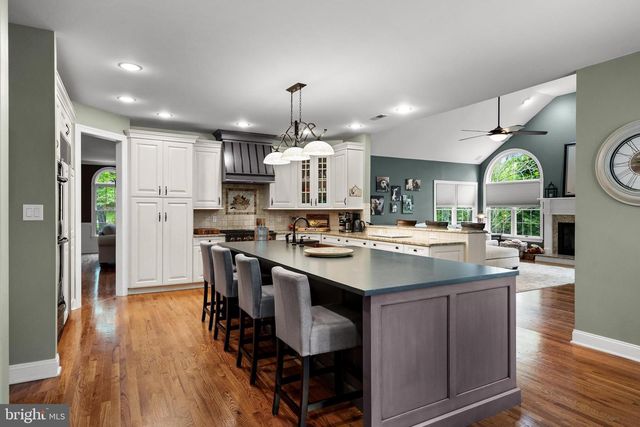 10 HAMILTON CT, Southampton, NJ 08088
