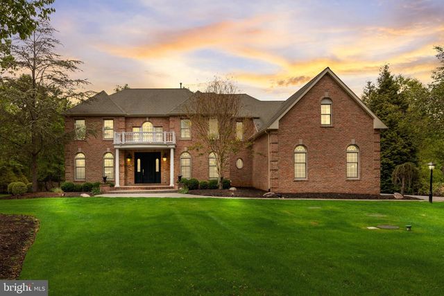 10 HAMILTON CT, Southampton, NJ 08088