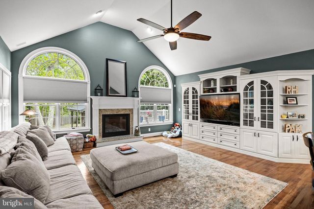 10 HAMILTON CT, Southampton, NJ 08088