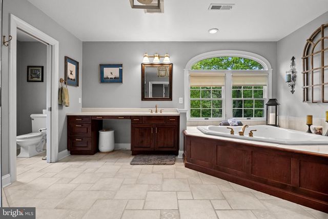 10 HAMILTON CT, Southampton, NJ 08088
