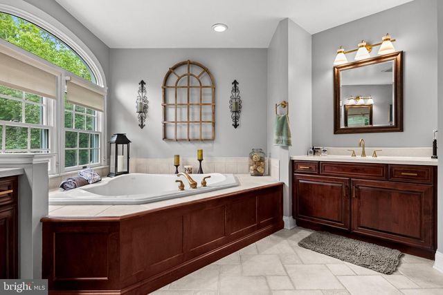 10 HAMILTON CT, Southampton, NJ 08088