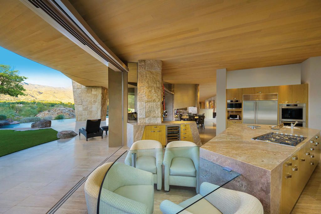 Image 12 of property listing at 700 Summit, Palm Desert, CA 92260