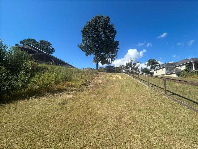 255 Key Largo Loop, Point Blank, TX 77364