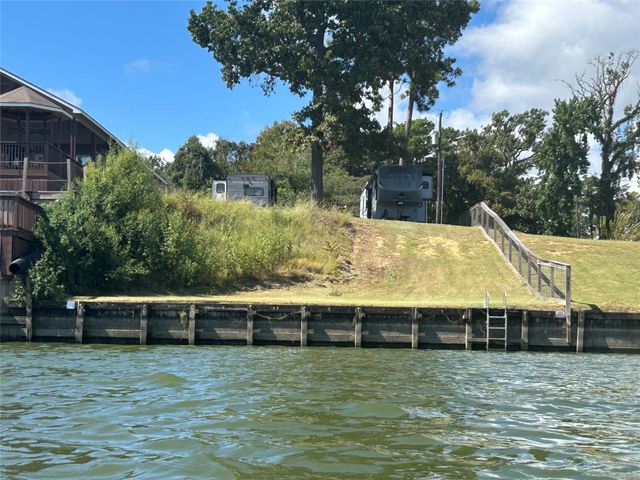 255 Key Largo Loop, Point Blank, TX 77364