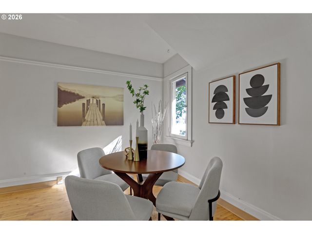 2160 Sw KINGS Ct, Portland, OR 97205