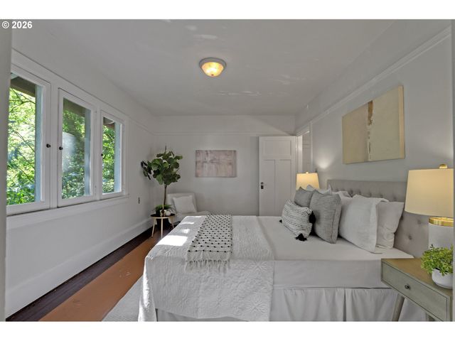 2160 Sw KINGS Ct, Portland, OR 97205