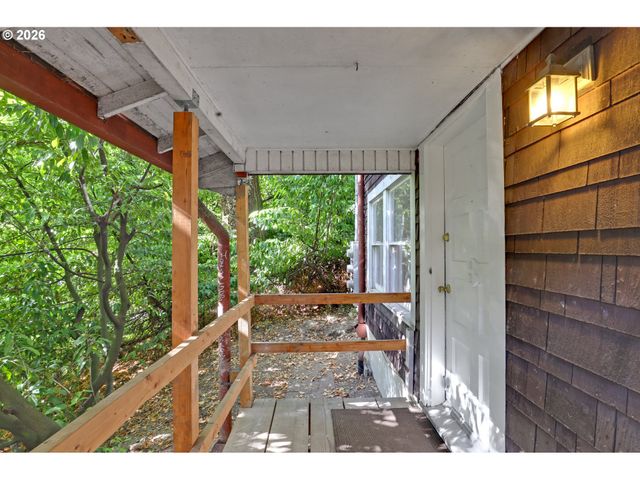 2160 Sw KINGS Ct, Portland, OR 97205