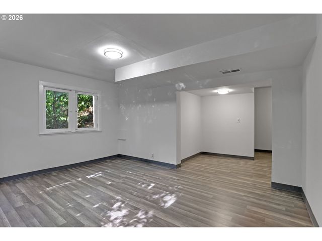 2160 Sw KINGS Ct, Portland, OR 97205