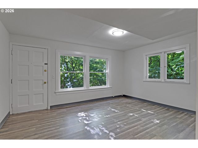 2160 Sw KINGS Ct, Portland, OR 97205