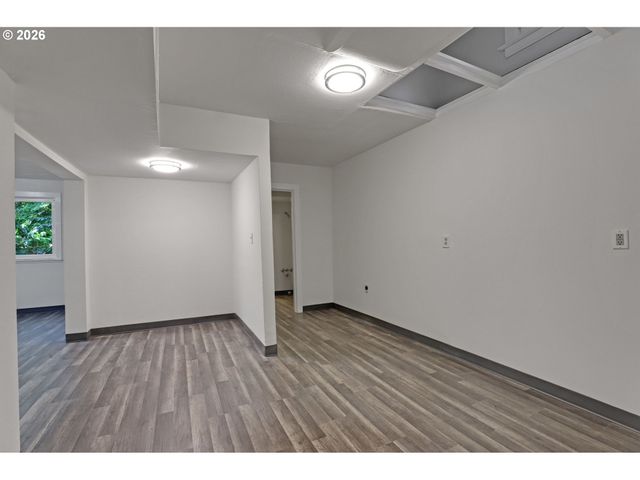 2160 Sw KINGS Ct, Portland, OR 97205