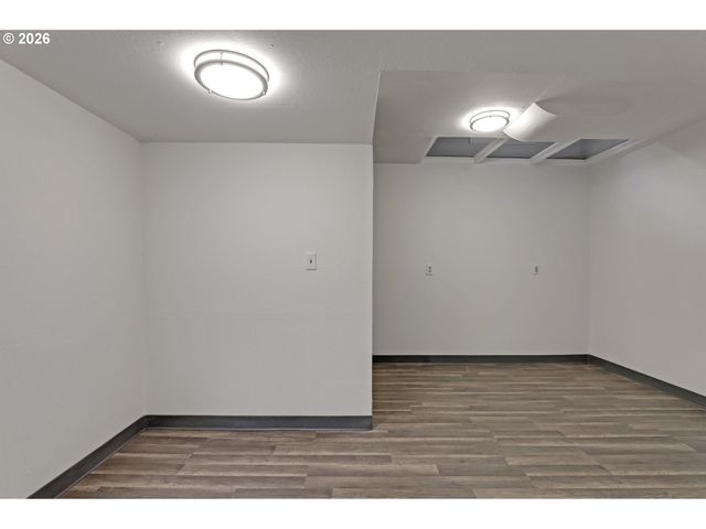 2160 Sw KINGS Ct, Portland, OR 97205