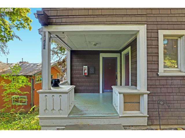 2160 Sw KINGS Ct, Portland, OR 97205