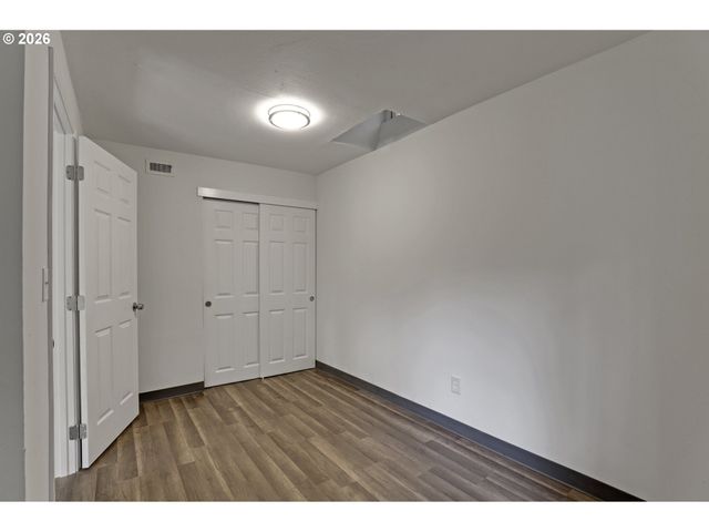 2160 Sw KINGS Ct, Portland, OR 97205