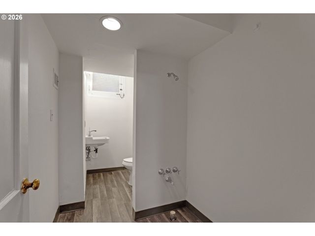 2160 Sw KINGS Ct, Portland, OR 97205