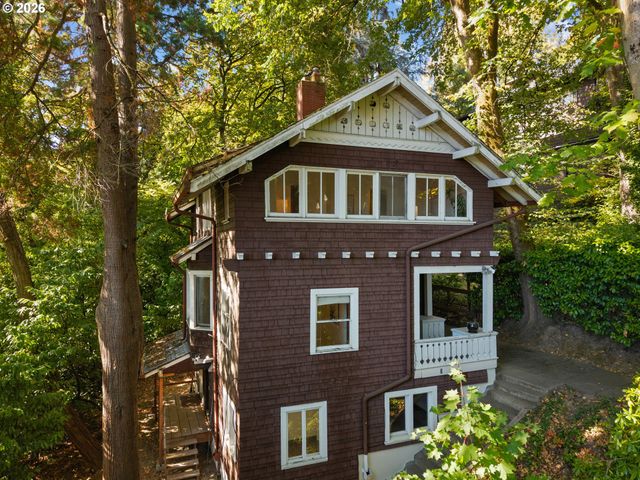 2160 Sw KINGS Ct, Portland, OR 97205