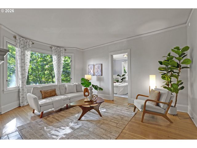 2160 Sw KINGS Ct, Portland, OR 97205