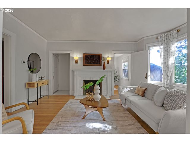 2160 Sw KINGS Ct, Portland, OR 97205