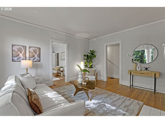 2160 Sw KINGS Ct, Portland, OR 97205