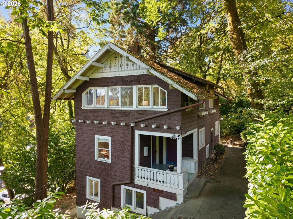 2160 Sw KINGS Ct, Portland, OR 97205