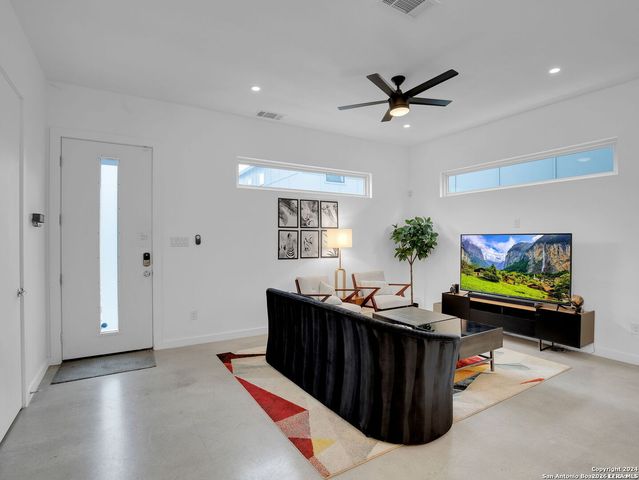 1138 Gibbs Unit 201, San Antonio, TX 78202