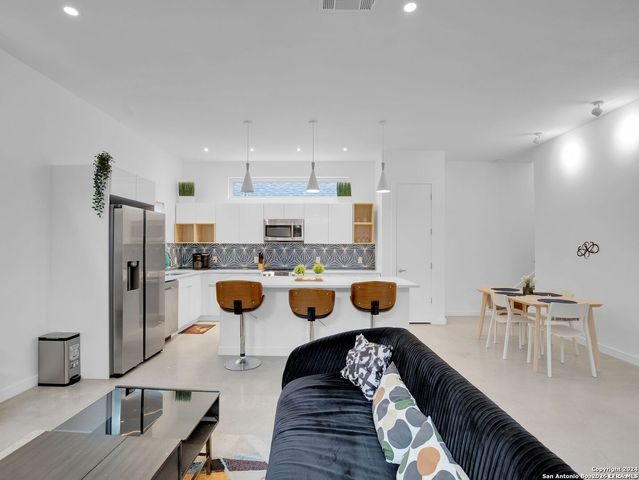 1138 Gibbs Unit 201, San Antonio, TX 78202