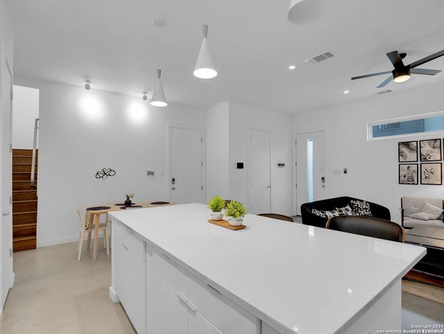 1138 Gibbs Unit 201, San Antonio, TX 78202