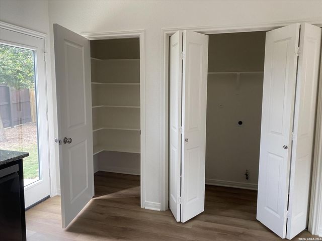 4937 HALLIES GDN, St Hedwig, TX 78152
