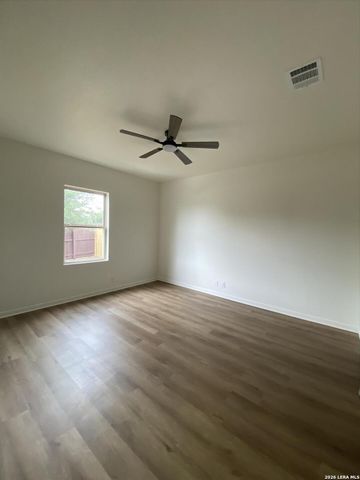 4937 HALLIES GDN, St Hedwig, TX 78152