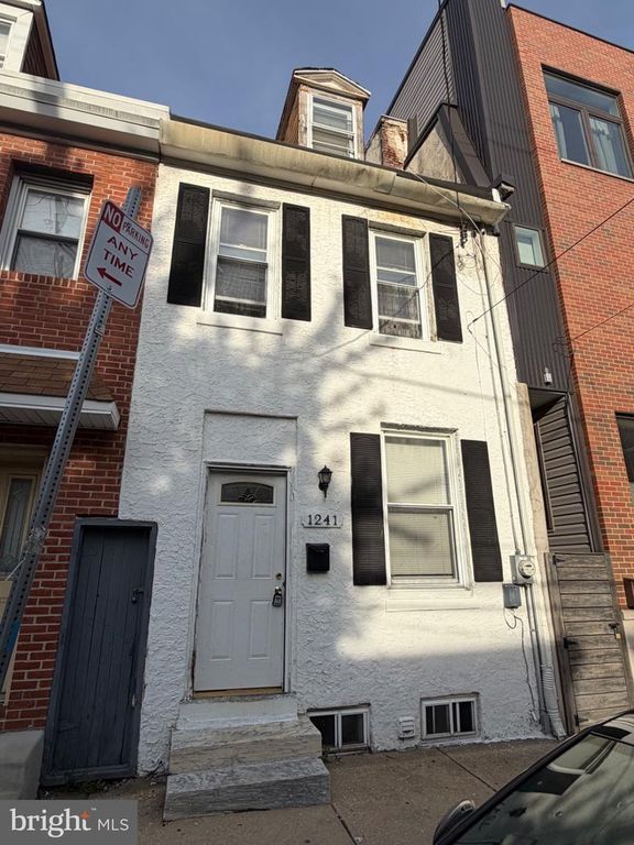 1241 E PALMER ST, PHILADELPHIA, PA 19125 — photo 2