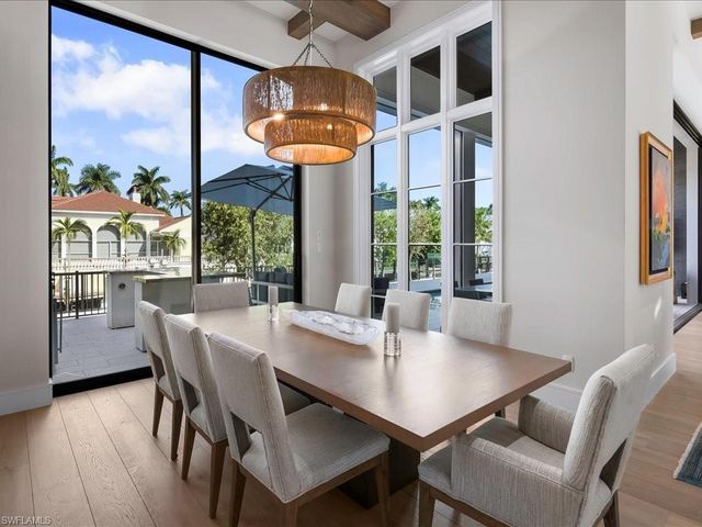 425 15th AVE S, Naples, FL 34102