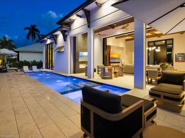 425 15th AVE S, Naples, FL 34102