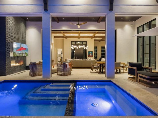 425 15th AVE S, Naples, FL 34102