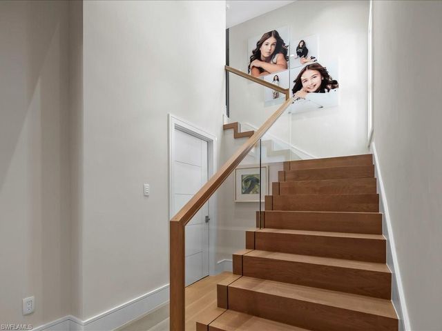 425 15th AVE S, Naples, FL 34102