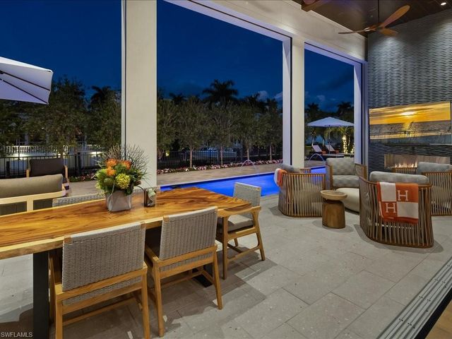 425 15th AVE S, Naples, FL 34102