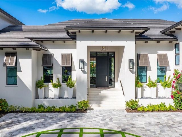 425 15th AVE S, Naples, FL 34102